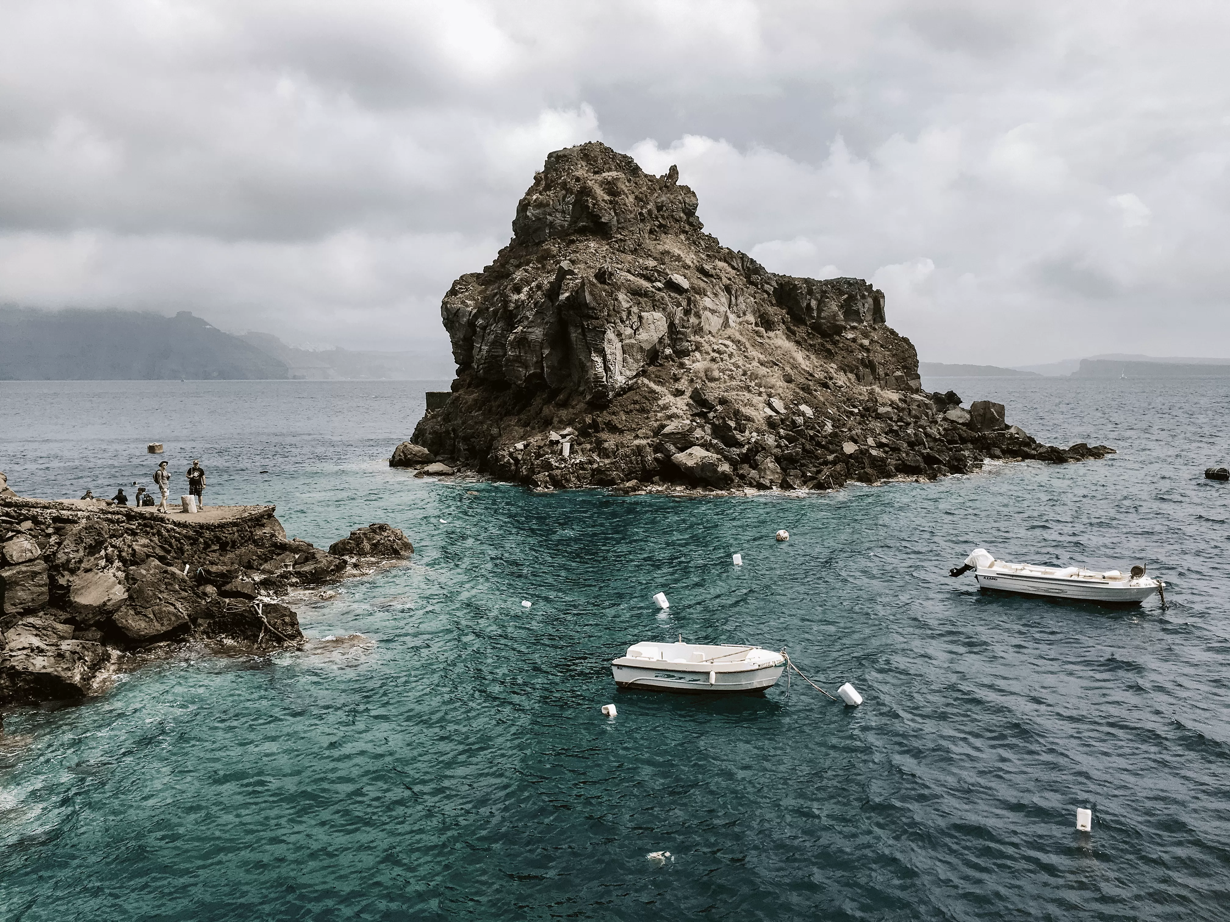 cliff jumping Santorini