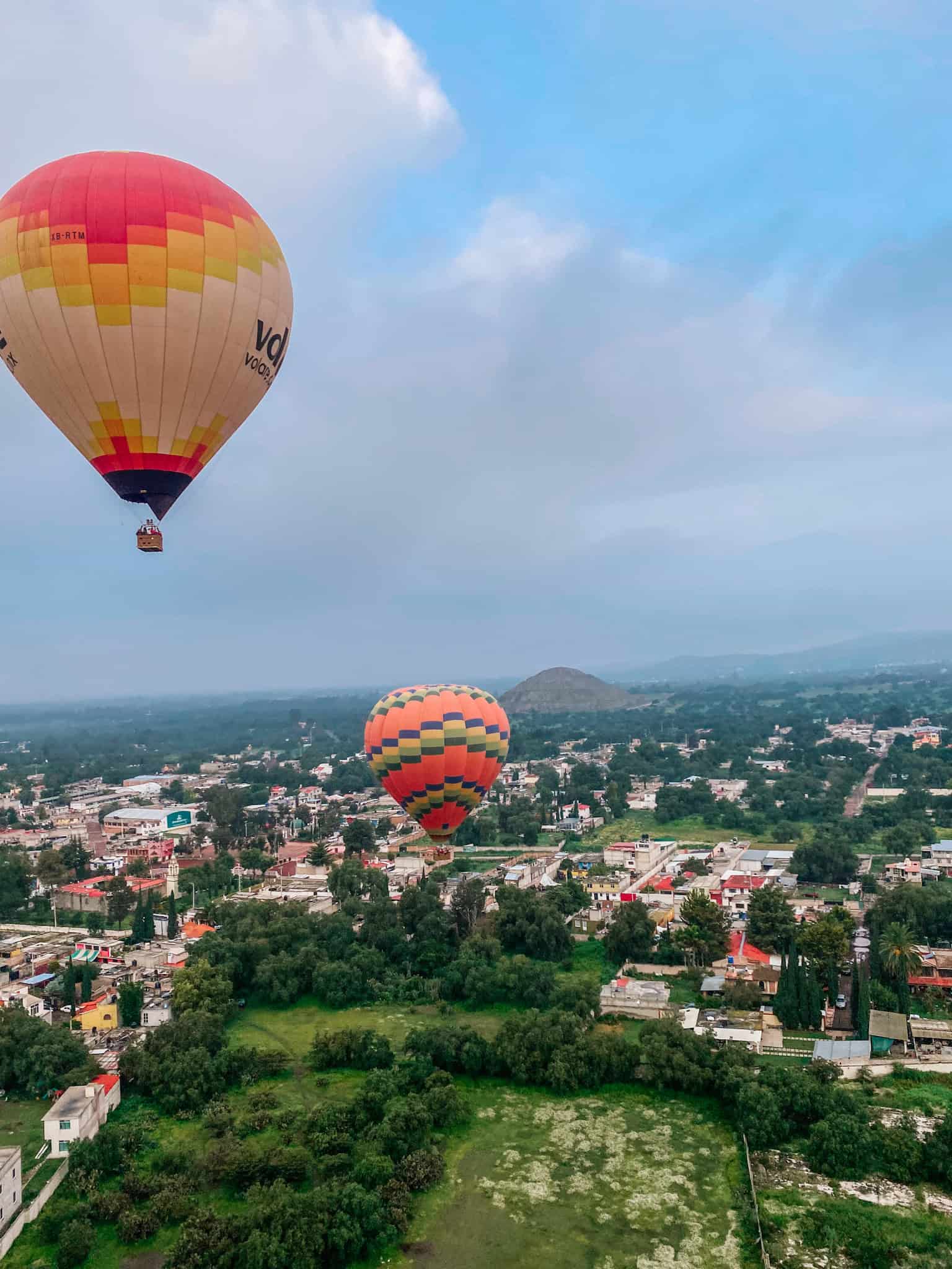 pyramid shot Teotihuacán Mexico Hot Air Balloon