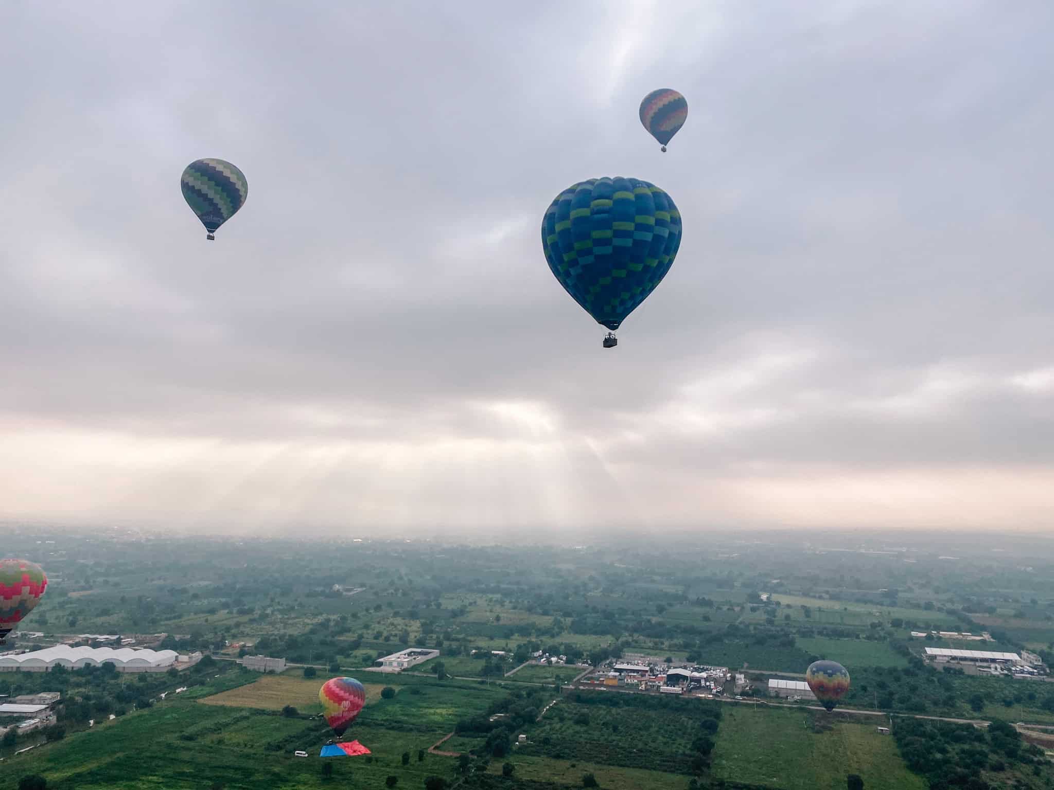 sun rays Teotihuacán Mexico Hot Air Balloon