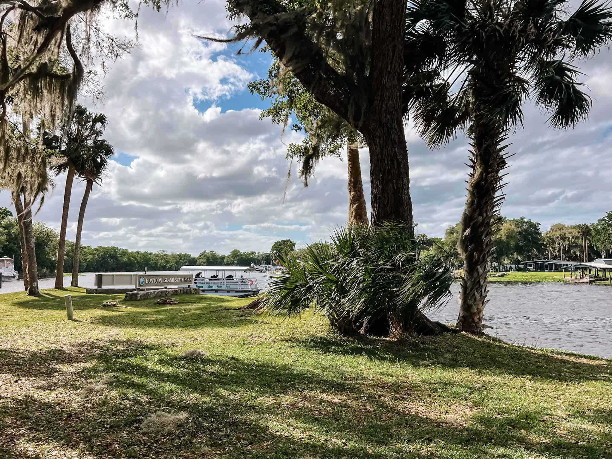 Hontoon Island sign and ferry